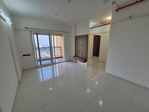 Room in 2 BHK Apartment at Nyati Evolve 1, Magarpatta City – for Rent