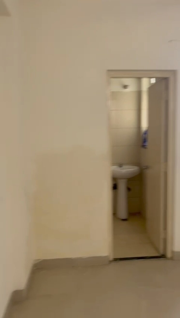 Room, puri-pratham 2 Bedroom 955 Sq.Ft. Apartment In Sector 84 Faridabad 9655484