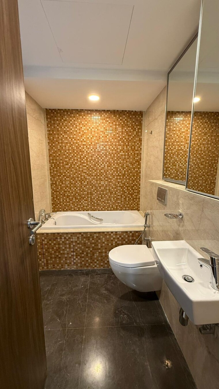 Bathroom, lodha-world-view 3 Bedroom 1336 Sq.Ft. Apartment In Worli Mumbai 9655498