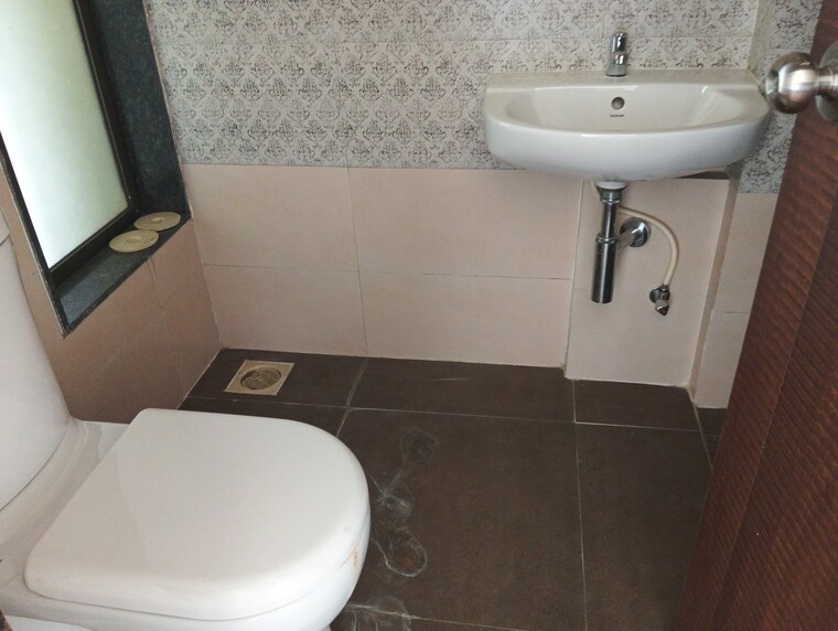 Bathroom, acme-ozone 2 Bedroom 725 Sq.Ft. Apartment In Manpada Thane 9655523