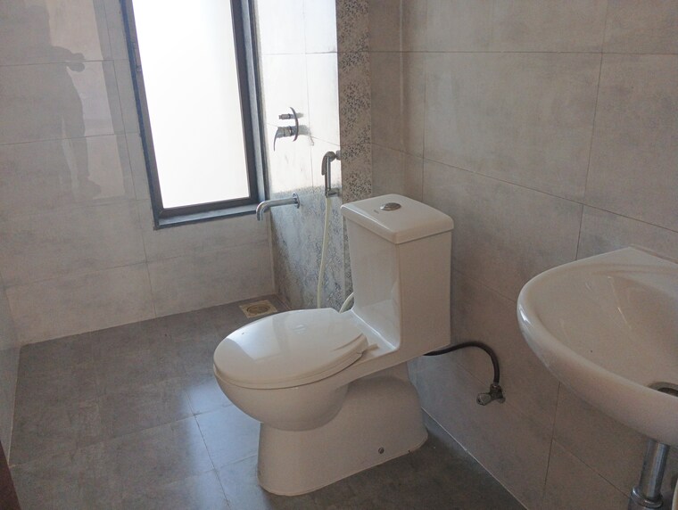 Bathroom, acme-ozone 2 Bedroom 725 Sq.Ft. Apartment In Manpada Thane 9655523