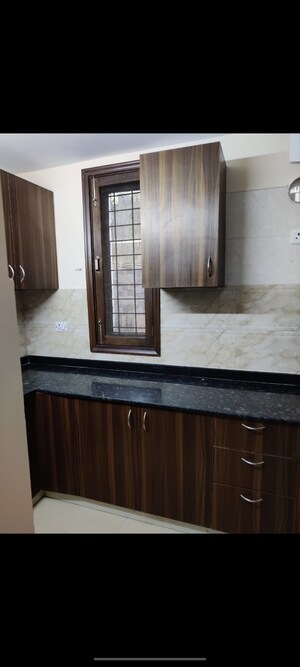Room in 1 BHK Builder Floor at Ansal Sushant Apartments, Sushant Lok I – for Rent
