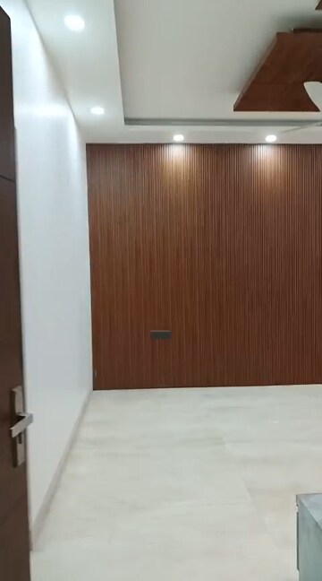 Room in 3 BHK Apartment at Puri Anand Villas Phase II, Sector 81 – for Rent