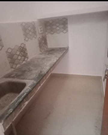 Room in 1 BHK Independent House at Aliganj – for Rent