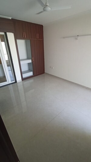 Room in 2 BHK Apartment at Signature Global Prime, Sector 63a – for Rent