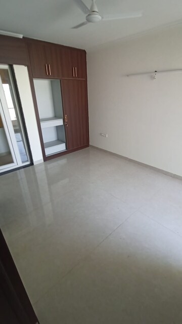 Room in 2 BHK Apartment at Signature Global Prime, Sector 63a – for Rent