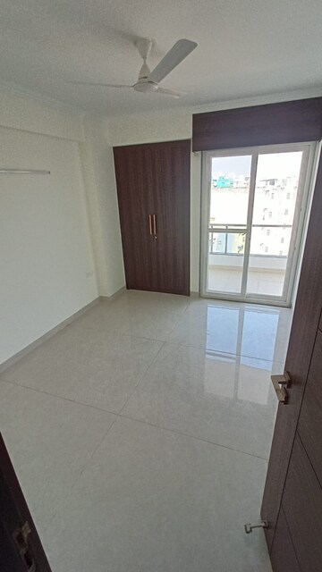 Room in 2 BHK Apartment at Signature Global Prime, Sector 63a – for Rent