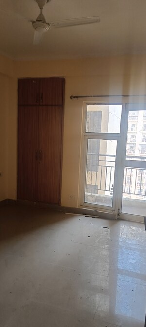 Room in 3 BHK Apartment at Gardenia Golf City, Sector 75 – for Rent