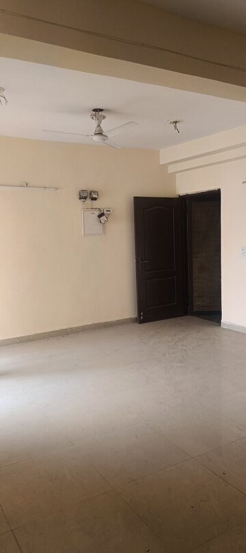 Room in 3 BHK Apartment at Gardenia Golf City, Sector 75 – for Rent