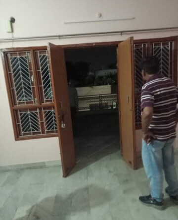 Parking in 2 BHK Villa at Aliganj – for Rent