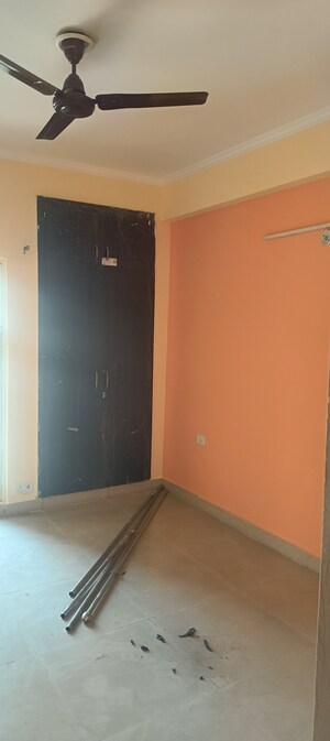 Room in 3 BHK Apartment at Gardenia Golf City, Sector 75 – for Rent