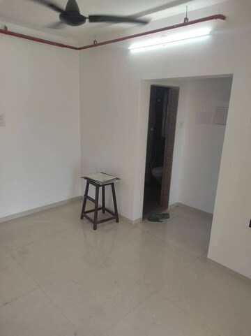 Room in 1 BHK Apartment at Avant Hillway, Goregaon East – for Rent