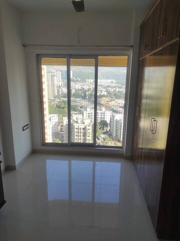 Room in 1 BHK Apartment at Avant Hillway, Goregaon East – for Rent