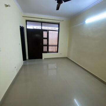 Room in 3 BHK Independent House at Sector 21c – for Rent