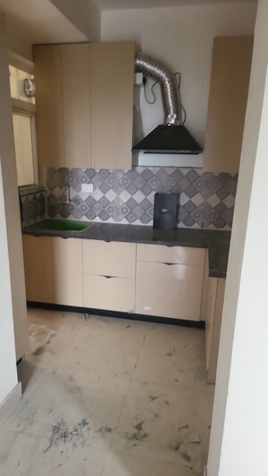 Room in 2 BHK Apartment at Signature Global Prime, Sector 63a – for Rent