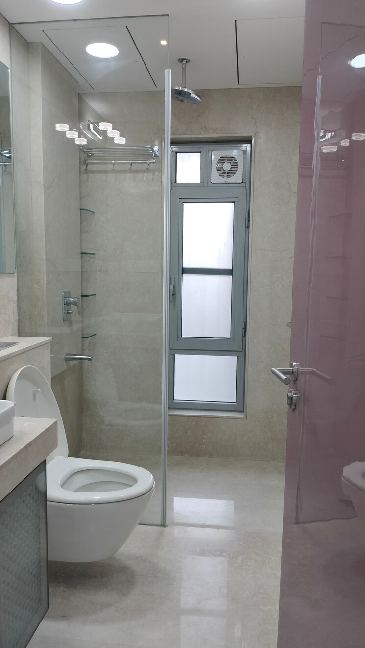 Bathroom, oberoi-realty-esquire 3 Bedroom 1367 Sq.Ft. Apartment In Goregaon East Mumbai 9655593