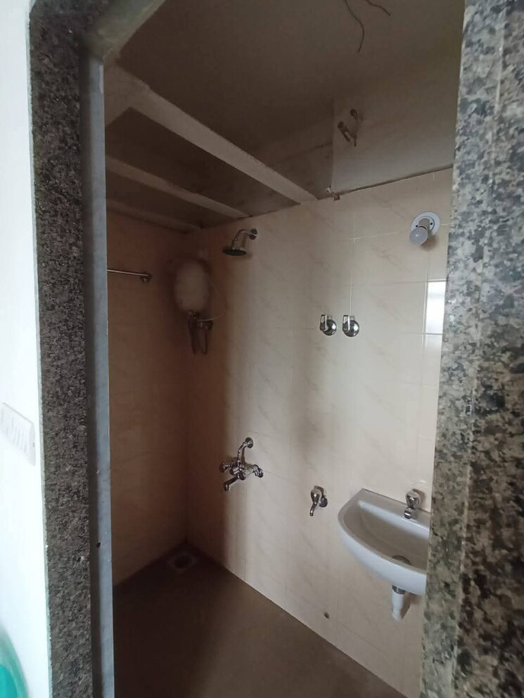 Bathroom, gokuldham-complex 1 Bedroom 450 Sq.Ft. Apartment In Goregaon East Mumbai 9655619