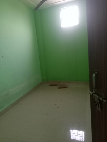 Room in 2 BHK Builder Floor at RWA Apartments Sector 71, Sector 71 – for Rent