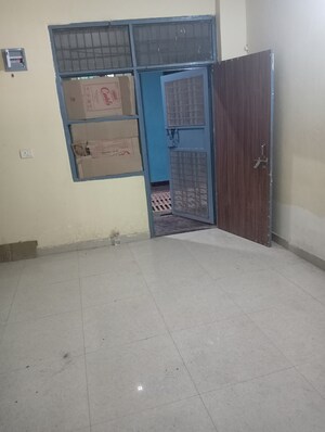 Room in 2 BHK Builder Floor at RWA Apartments Sector 71, Sector 71 – for Rent