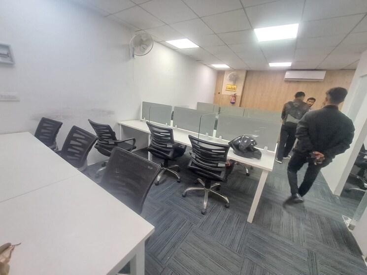 Gym, sector 63 Commercial Office Space 1000 Sq.Ft. In Sector 63 Noida 9655607