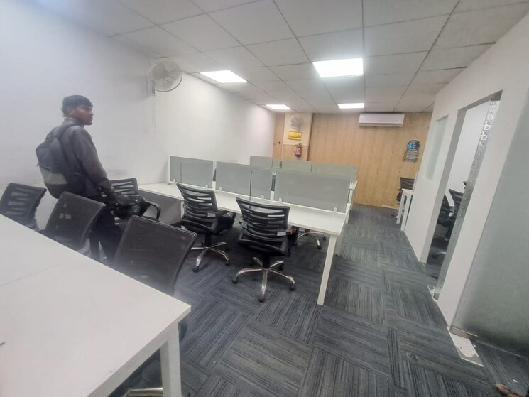 Team Area, sector 63 Commercial Office Space 1000 Sq.Ft. In Sector 63 Noida 9655607