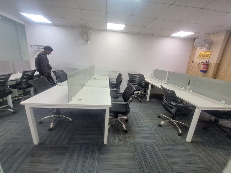 Team Area, sector 63 Commercial Office Space 1000 Sq.Ft. In Sector 63 Noida 9655607