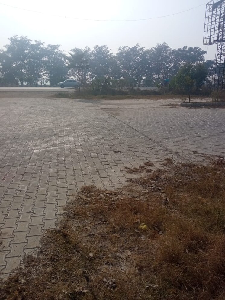 undefined, ludhiana chandigarh hwy Commercial Land 107 Sq.Yd. In LudhianA Chandigarh Hwy Mohali 9639269