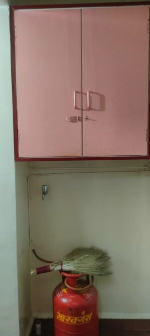 Room in 1 BHK Apartment at Madhura Society, Sadashiv Peth – for Rent