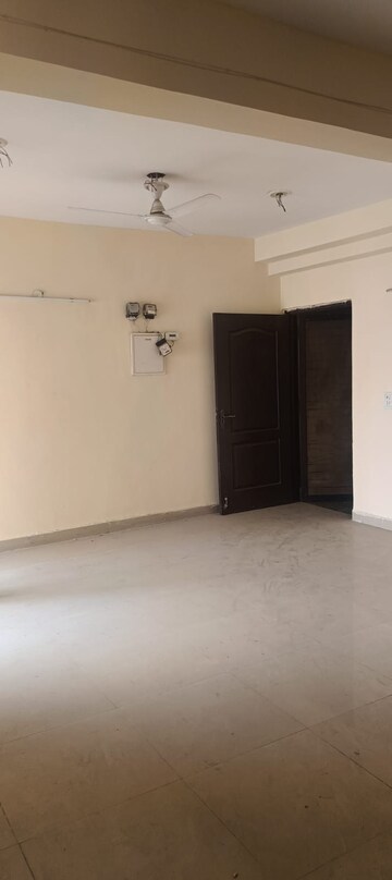 Room in 3 BHK Apartment at Aims Golf City, Sector 75 – for Rent