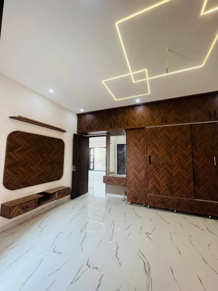 Room, sector 115 4 Bedroom 143 Sq.Yd. Villa In Sector 115 Mohali 9655671