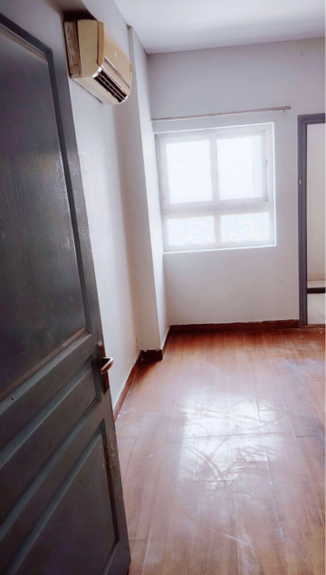 Room in 3 BHK Apartment at BPTP The Resort, Mortzapur – for Sale