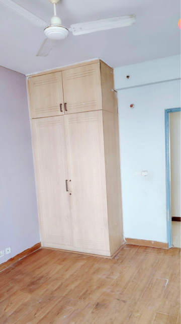 Room in 3 BHK Apartment at BPTP The Resort, Mortzapur – for Sale