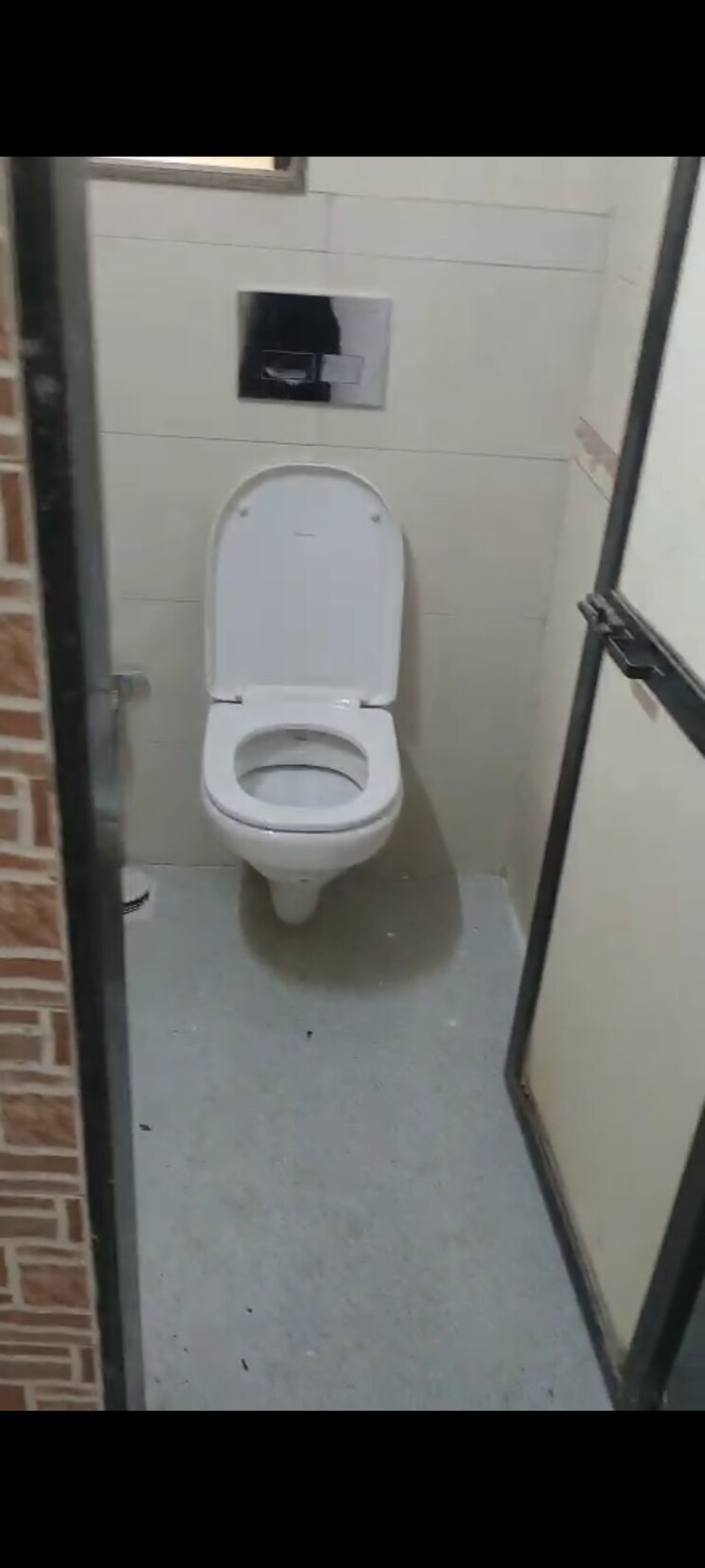 Bathroom, kurla east 1 Bedroom 460 Sq.Ft. Apartment In Kurla East Mumbai 9655766