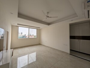 Room in 3 BHK Apartment at Smart World Orchard, Sector 61 – for Rent