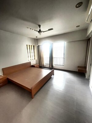 Room in 4 BHK Apartment at Thaltej – for Rent