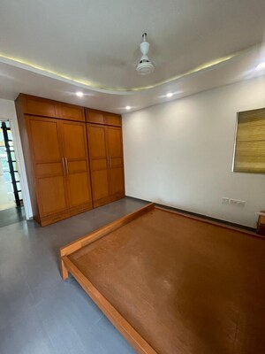 Room in 4 BHK Apartment at Thaltej – for Rent