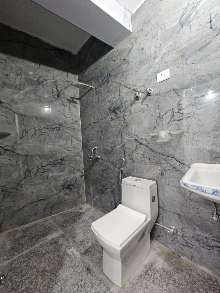 Bathroom, freedom fighters enclave 1 Bedroom 500 Sq.Ft. Apartment In Freedom Fighters Enclave Delhi 9655780