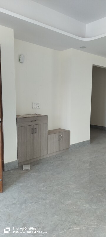 Room in 3.5 BHK Apartment at Manmeet Housing Society, Sector 51 – for Sale