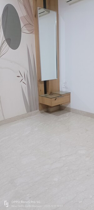 Room in 3 BHK Builder Floor at Janakpuri – for Sale