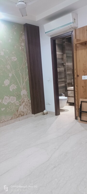 Room in 3 BHK Builder Floor at Janakpuri – for Sale