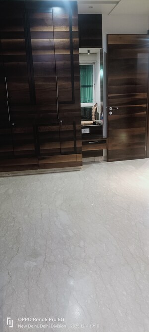 Room in 3 BHK Builder Floor at Janakpuri – for Sale