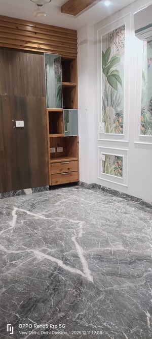 Room in 3 BHK Builder Floor at Janakpuri – for Sale