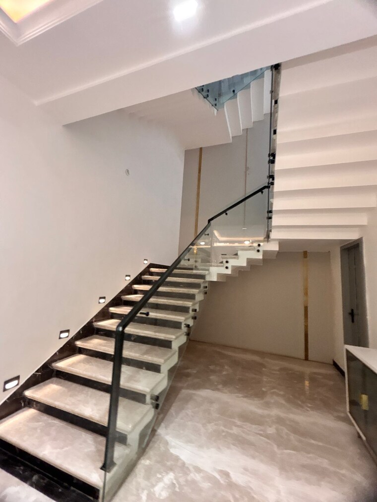 undefined, gomti nagar 3.5 Bedroom 2100 Sq.Ft. Villa In Gomti Nagar Lucknow 9655918