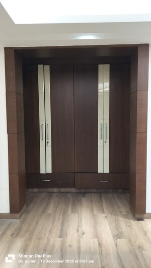 Room in 4 BHK Apartment at Jasminium Apartment, Sector 45 – for Sale