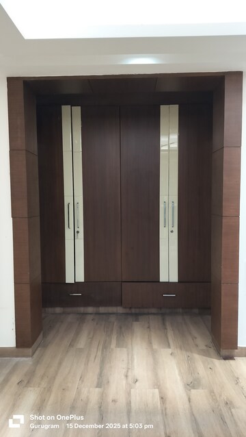 Room in 4 BHK Apartment at Jasminium Apartment, Sector 45 – for Sale