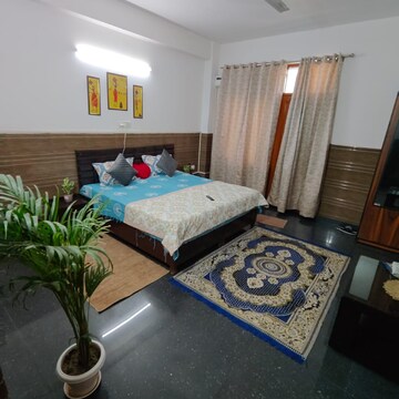 Living Room in  Pg at Sector 70 – for Rent