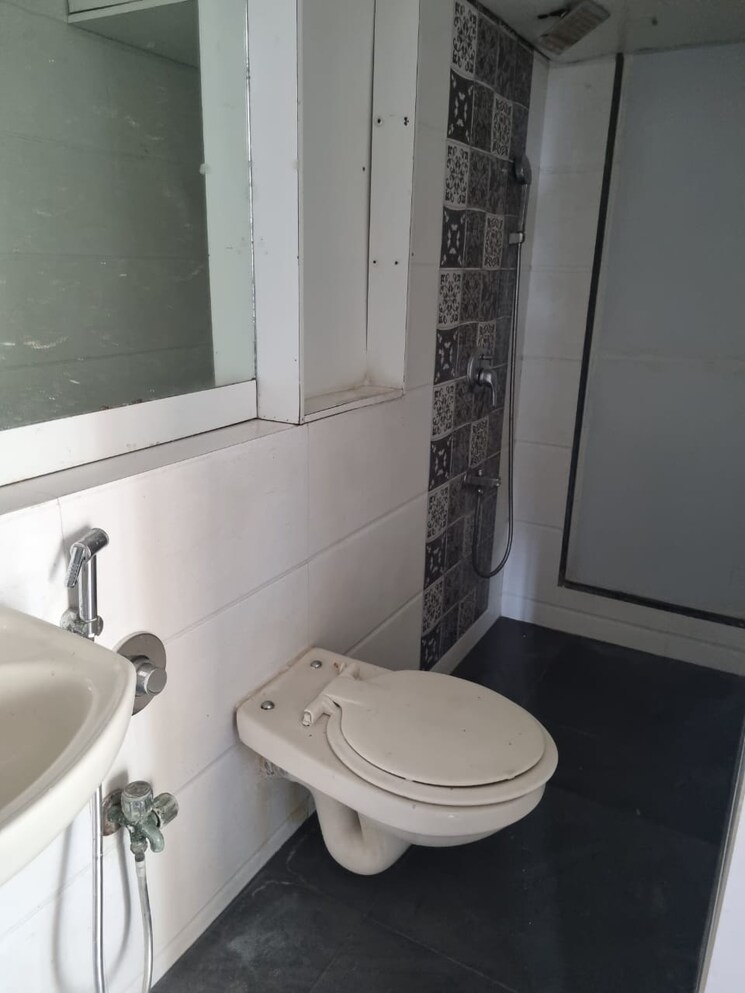 Bathroom, kamal-apartment-andheri 4 Bedroom 1400 Sq.Ft. Apartment In Lokhandwala Complex Mumbai 9656093