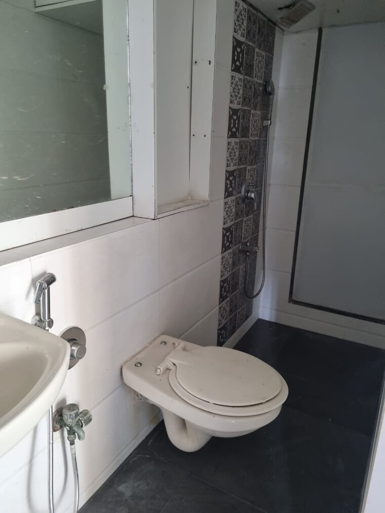 Bathroom, kamal-apartment-andheri 4 Bedroom 1400 Sq.Ft. Apartment In Lokhandwala Complex Mumbai 9656093