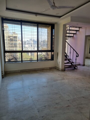 Room in 4 BHK Apartment at Kamal Apartment Andheri, Lokhandwala Complex – for Rent