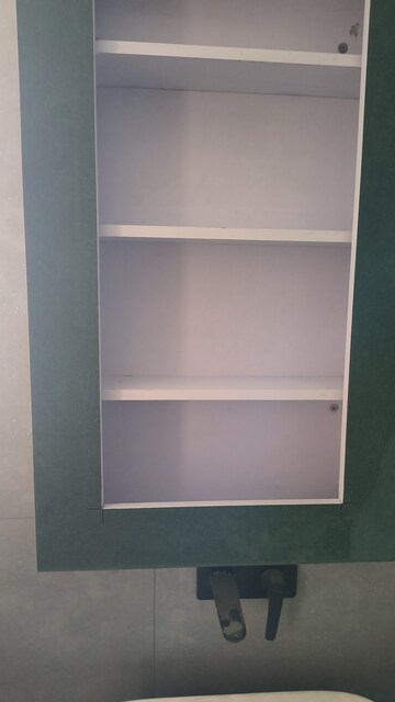 Room in 3.5 BHK Apartment at Shalimar Belvedere Court, Gomti Nagar – for Rent